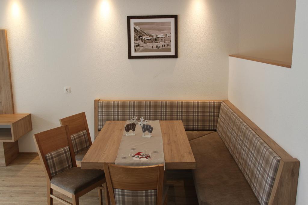 Apart Viva Ischgl Room photo